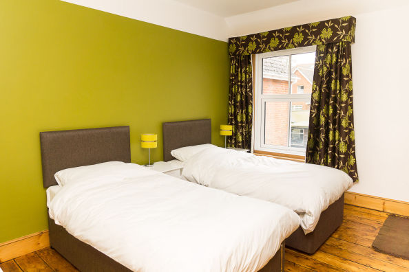 Room 2 - twin beds Room 2 - twin beds