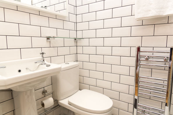 Room 3 - en-suite Room 3 - en-suite